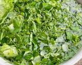 Chuẩn bị các nguyên liệu sẵn sàng sạch sẽ để ráo. Rau sống rửa sạch sẽ để ráo. Tôm và mực làm sạch. Nấu nước mắm.