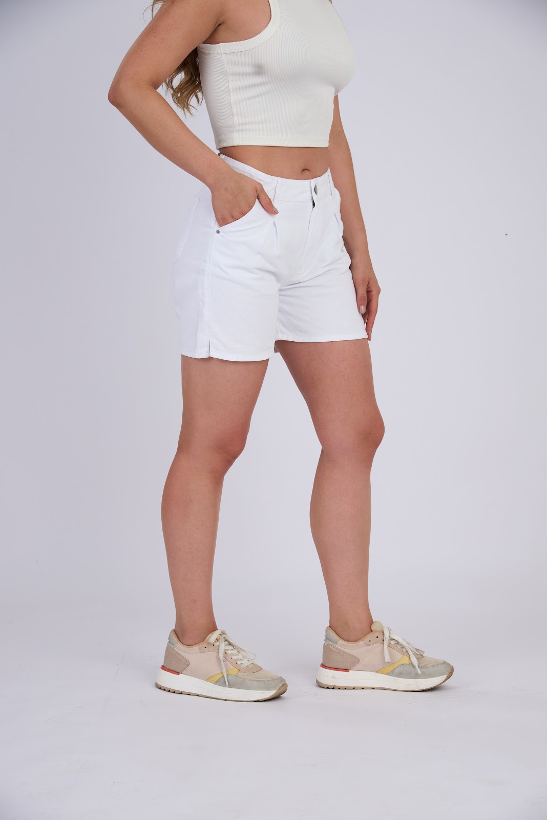 Short largo tipo baggy rígido, color blanco - Vista 3
