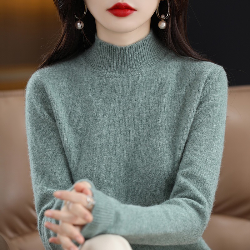 Women's wool sweater with high collar and ribbed texture