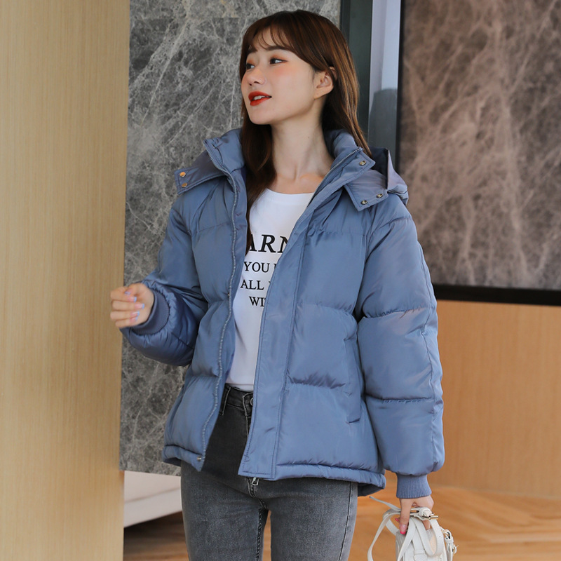 Short women's quilted jacket, lined, with hood