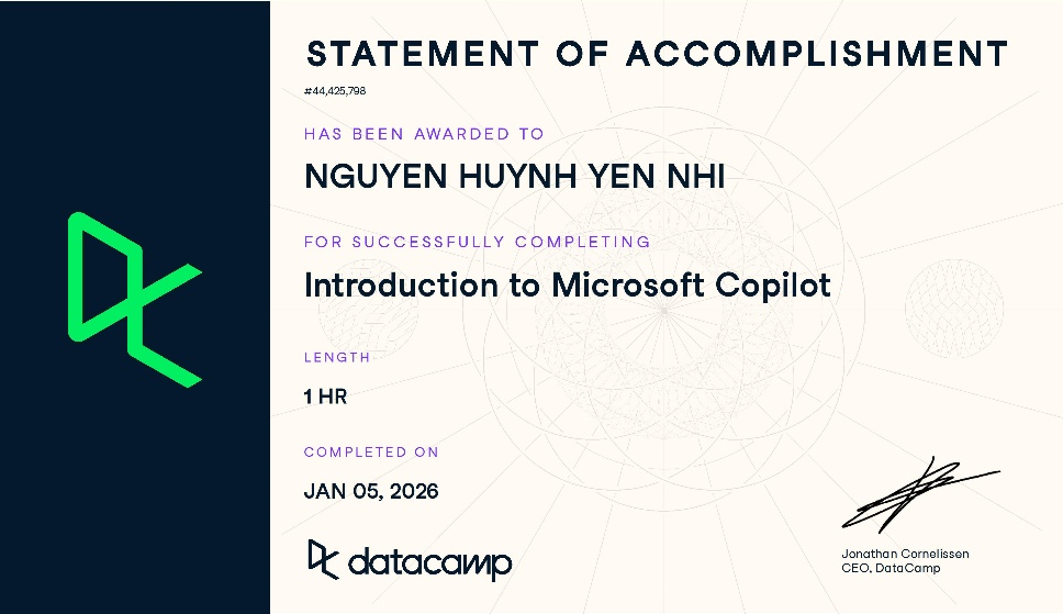 Sinh viên lớp 25QT – Ngành Quản trị kinh doanh nhận giấy chứng nhận hoàn thành khóa học từ Datacamp