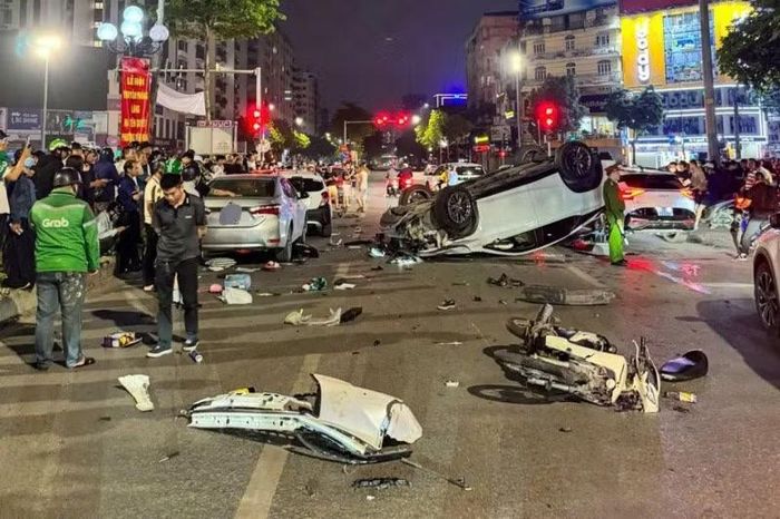 Dấu hiệu đáng ngờ vụ tài xế Lexus tông liên hoàn 5 ô tô ở Hà Nội - Báo Tri thức &amp; Cuộc sống