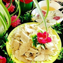 Để mứt nguội hoàn toàn, rồi nhanh chóng bọc kín lại ngay bằng bao ni lông hoặc hũ kín, nếu không mứt sẽ khô, ăn không ngon nữa.