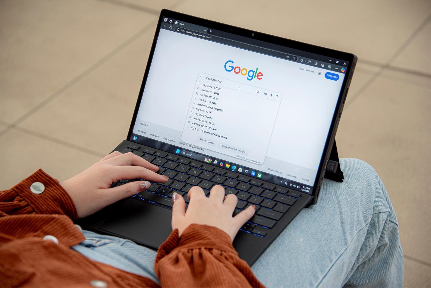 A person typing on a computer    AI-generated content may be incorrect.