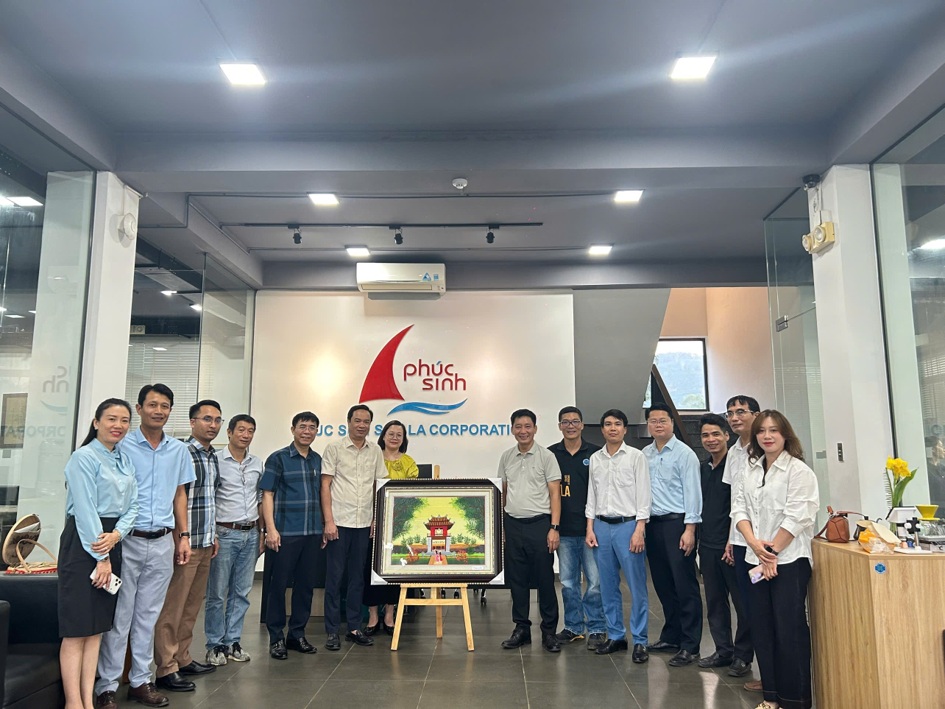 Trường Đại học Tây Bắc thăm và làm việc tại Công ty Cổ phần Phúc Sinh Sơn La