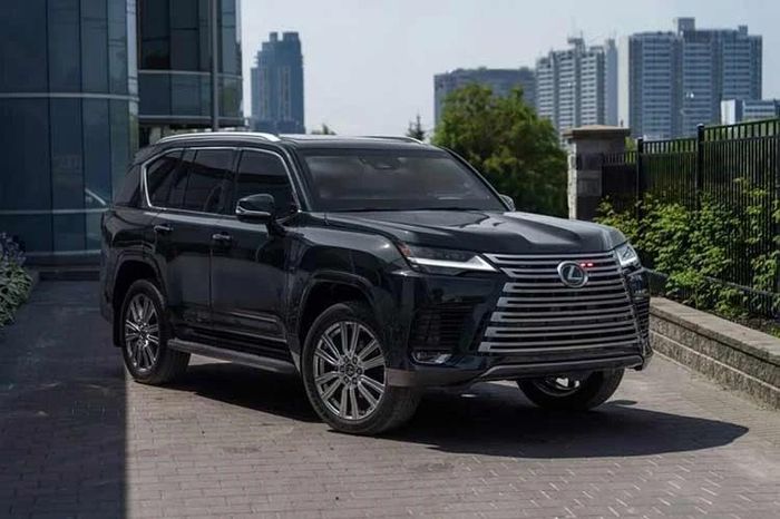 'Soi' SUV chủ tịch Lexus LX 700 chống đạn và lựu đạn, thủng lốp vẫn chạy - Báo Tri thức &amp; Cuộc sống