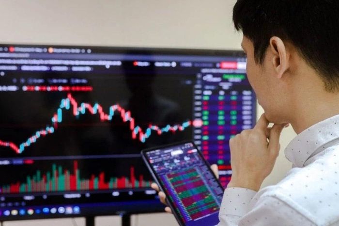 Chứng khoán điều chỉnh mạnh, cơ hội tích lũy trung dài hạn - Đài Phát thanh và truyền hình Hà Nội