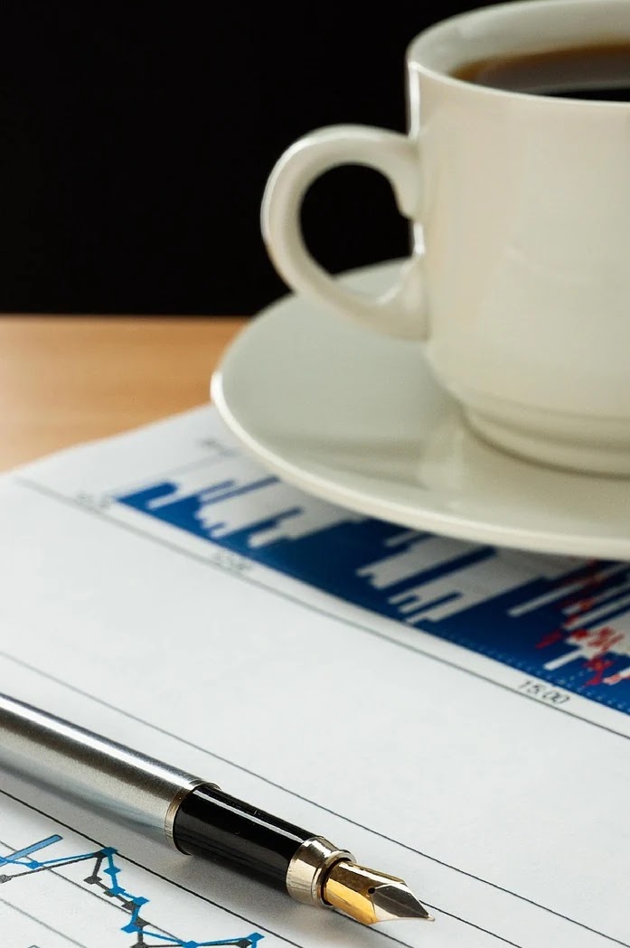 진로 설계 시 고려해야 할 직업별 연봉과 성장 가능성 기준