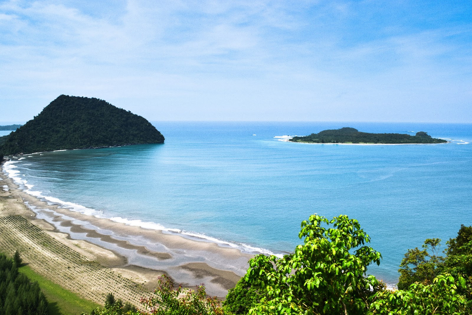 Keunikan Budaya dan Potensi Wisata Kabupaten Aceh Jaya dari Perspektif Timur