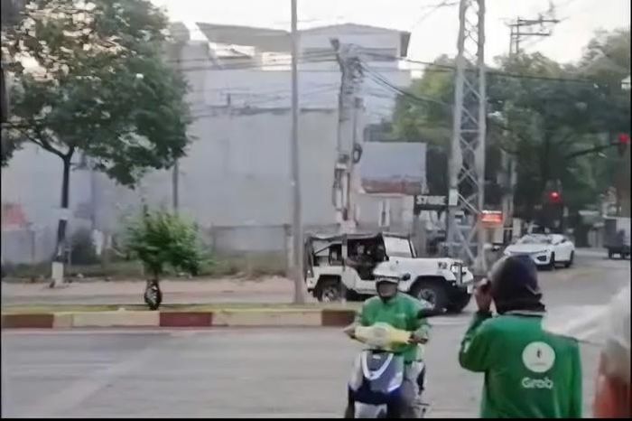CLIP: Người đàn ông đang tại ngoại lái xe Jeep ngược chiều, đe dọa tài xế ở Đắk Lắk - Báo Người Lao Động