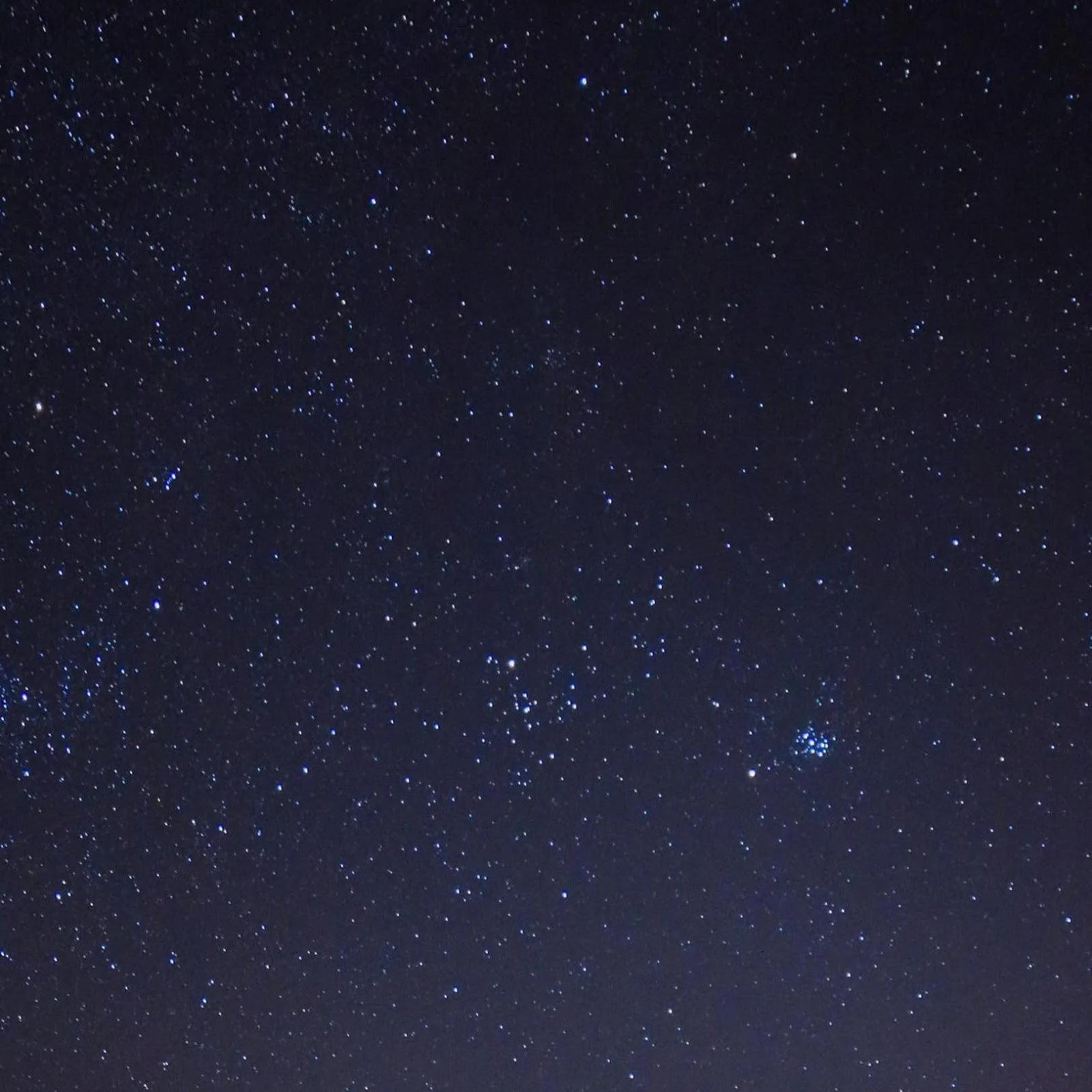 Download Abandoned Bus Under Starry Night 2K iPhone