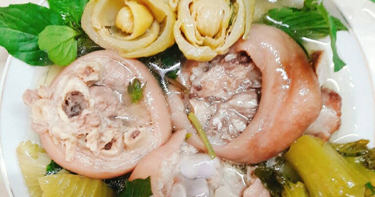Giò heo hầm cải chua