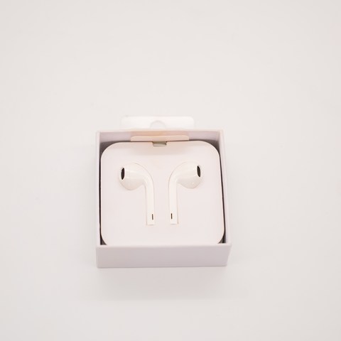 iphone earpods lighting