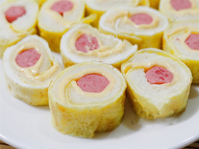 Trứng Cuộn Phô Mai Xúc Xích