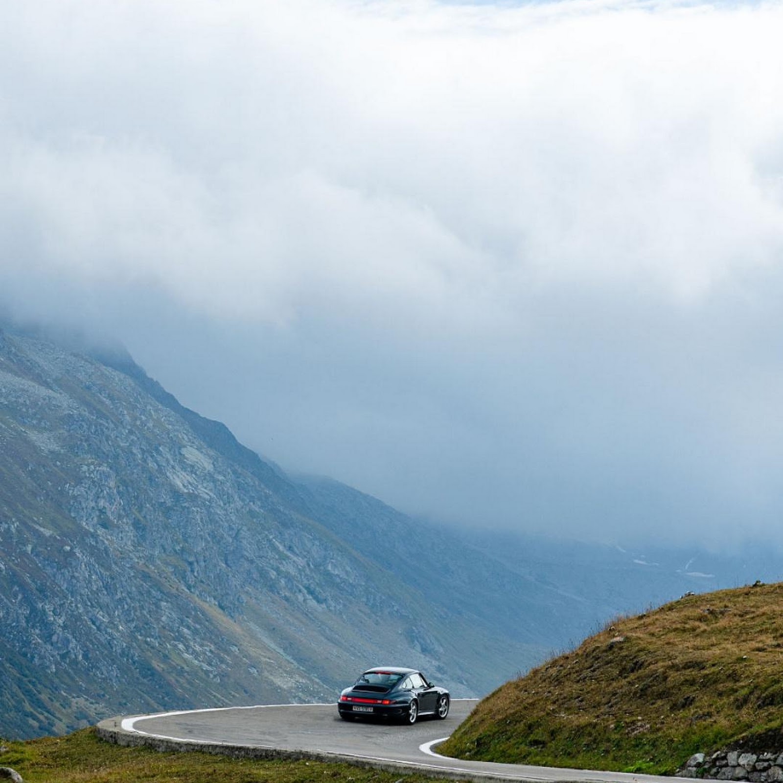 Download Classic Porsche Drives Mountain Road Full HD iPhone