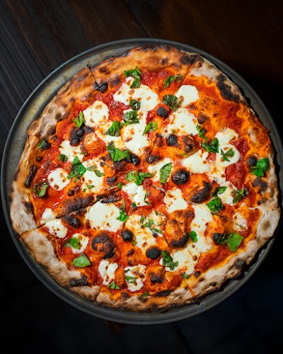 Wood-fired pizza photography example