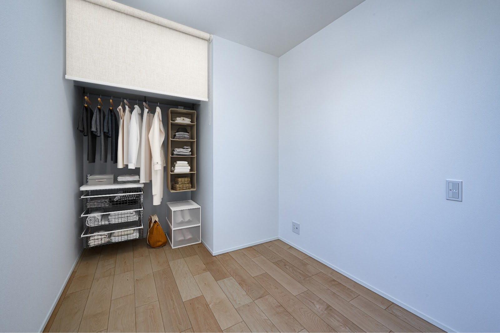 日中の照明の様子、STEP01：ナチュラ、STEP2：居室、STEP3：ロールスクリーン付き収納