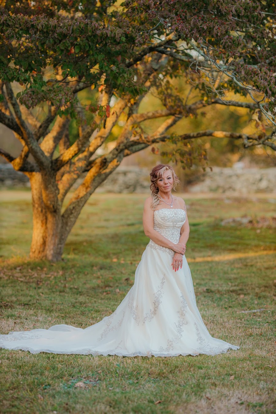Bride laughing candidly — natural light wedding photographer