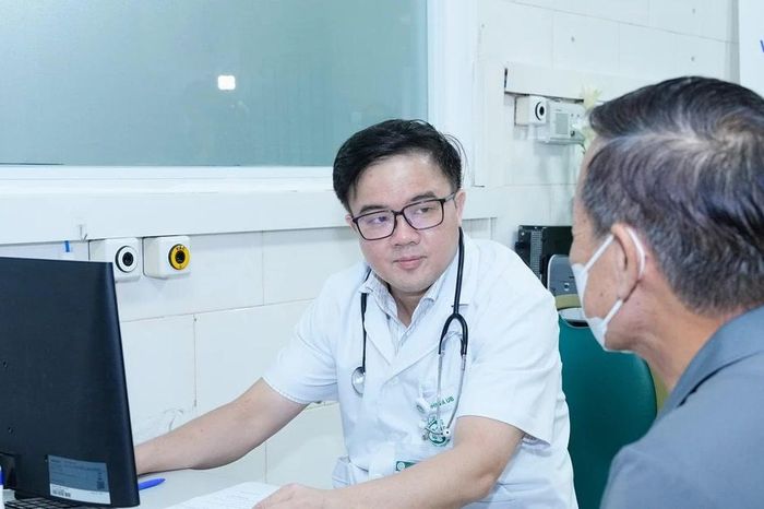 Ung thư phổi ngày càng trẻ hóa, chuyên gia khuyến cáo tầm soát sớm - Báo Tri thức &amp; Cuộc sống