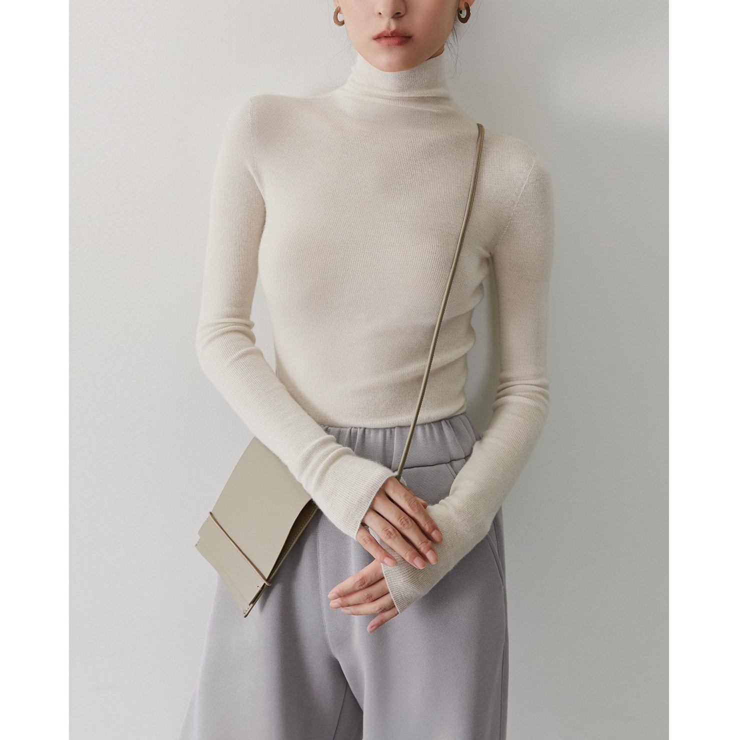 Women's cashmere sweater with standing collar, seamless