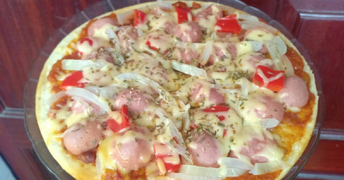 Làm pizza xúc xích nướng bằng chảo