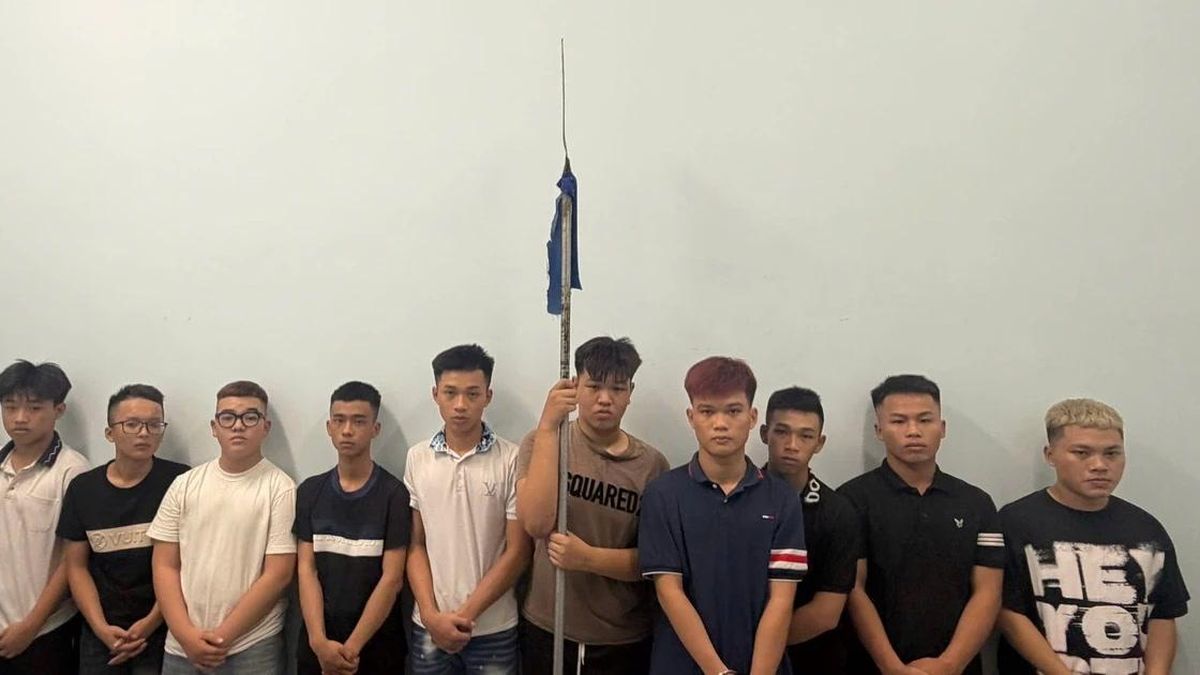 Xử lý nhóm thanh thiếu niên mang hung khí gây rối tại Quảng trường Nguyễn Tất Thành - Báo Gia Lai