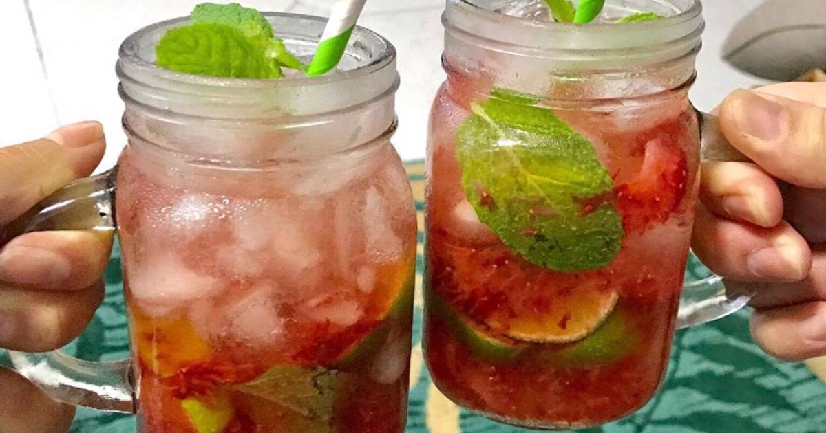 Strawberry 🍓 & Coconut Mojito Mocktail