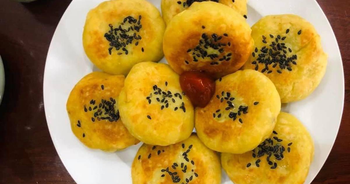 Bánh khoai lang chiên phủ vừng đen