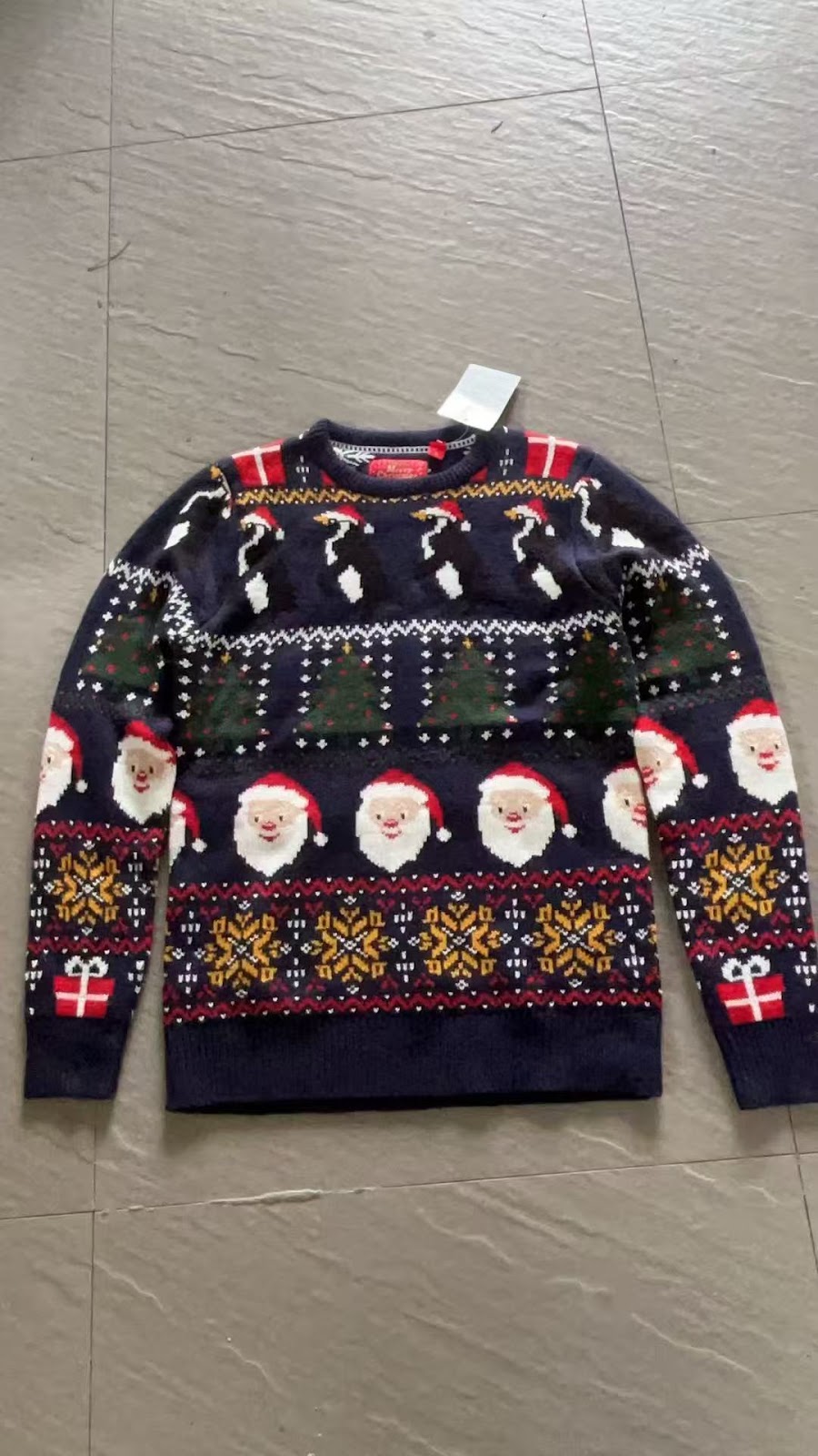 Loose knitted sweater with Christmas motif