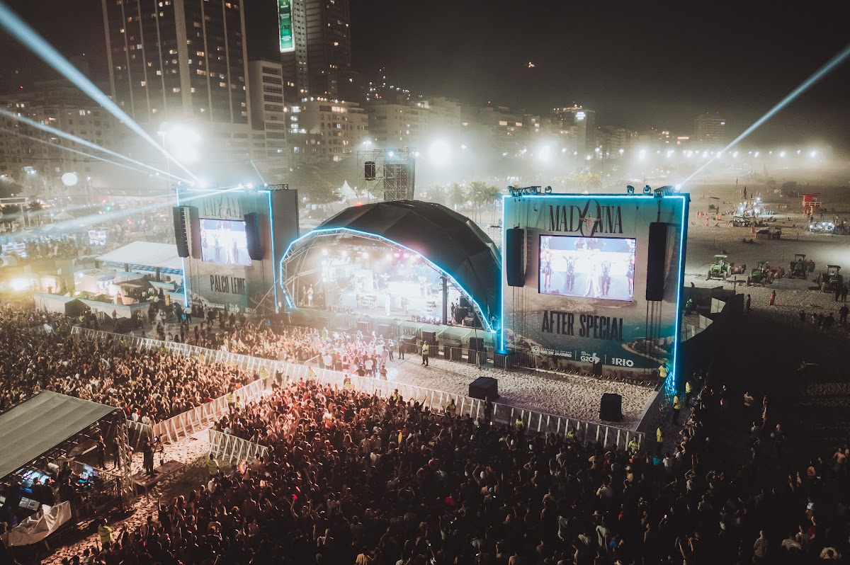 Drone — palco gigante na praia
