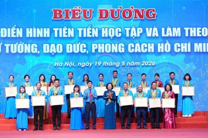 Biểu dương 131 điển hình tiên tiến học tập và làm theo Bác - Đài Phát thanh và truyền hình Hà Nội