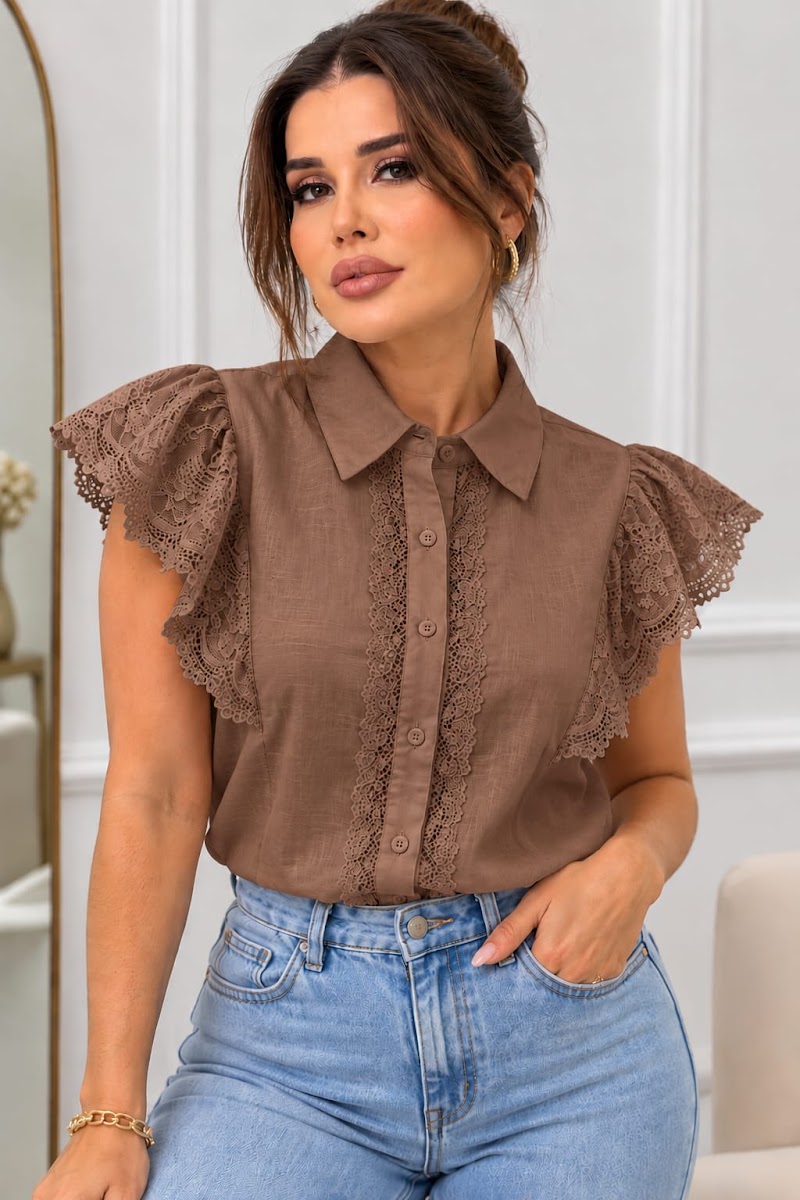 Blusa de lino con puntillas y botones · foto 4