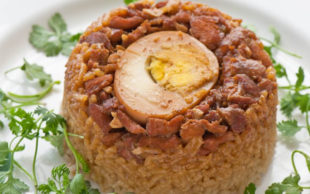 Cơm Hấp Thịt Gà Kho Tàu