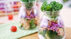 Khi ăn, bạn chỉ cần trộn đều và thưởng thức. Salad Fitnesse thích hợp làm món ăn dinh dưỡng, giúp bạn khởi đầu ngày mới đầy sức sống và thật năng động.