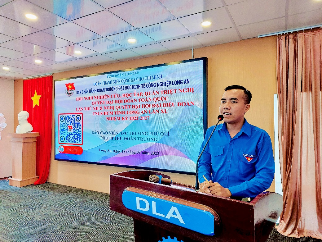 Đồng chí Trương Phú Quí – Phó Bí thư đoàn trường, báo cáo viên hội nghị