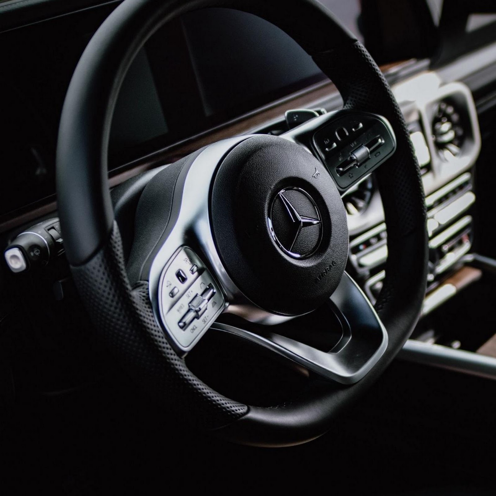 Download Mercedes-Benz Interior Steering Wheel View Full HD iPhone