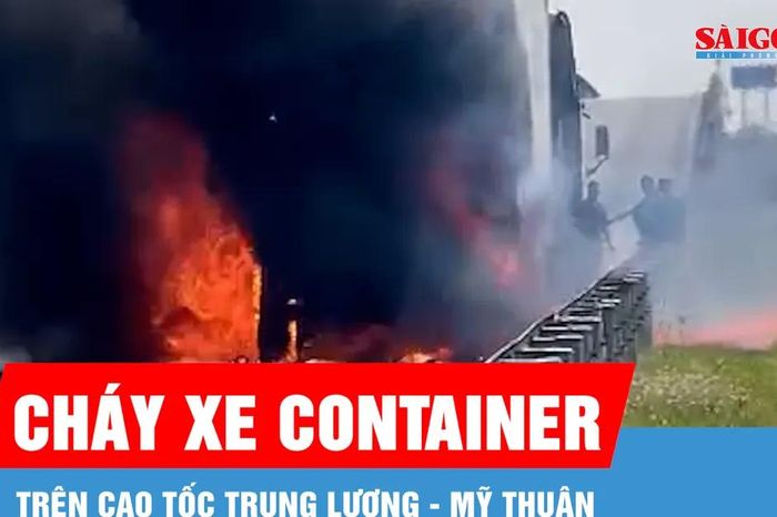 Xe container bốc cháy trên cao tốc Trung Lương - Mỹ Thuận - Báo Sài Gòn Giải Phóng