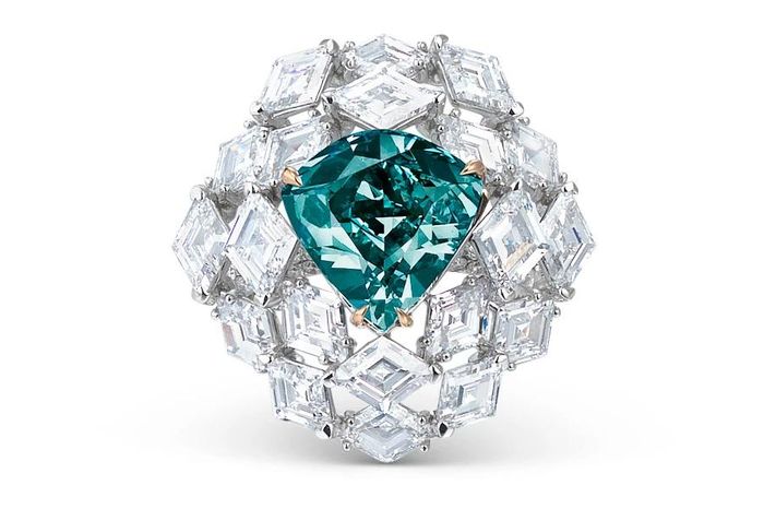 Viên kim cương xanh 5,5 carat quý hiếm được bán giá khủng - Báo Tri thức &amp; Cuộc sống