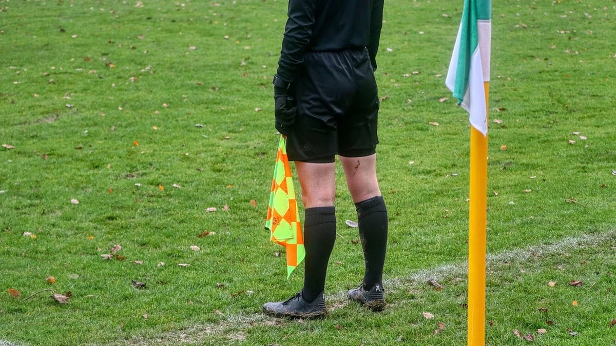 축구 오프사이드 규칙, 예외 상황과 심판 판정 기준