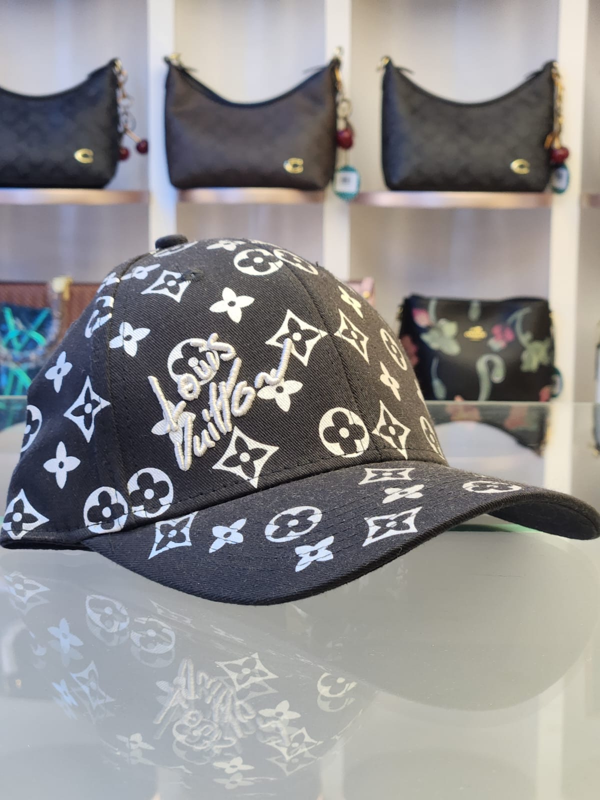 LV - Cap - LV Black Silver