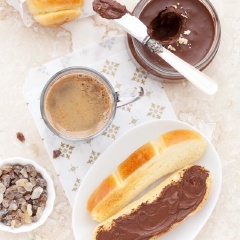 Cuối cùng, bạn chỉ việc cho mứt vào lọ, đậy kín lại là xong! Thơm ngọt và lẫn trong đó là vị đắng "chết người". Buổi sáng chỉ cần có thế là đủ nhỉ?