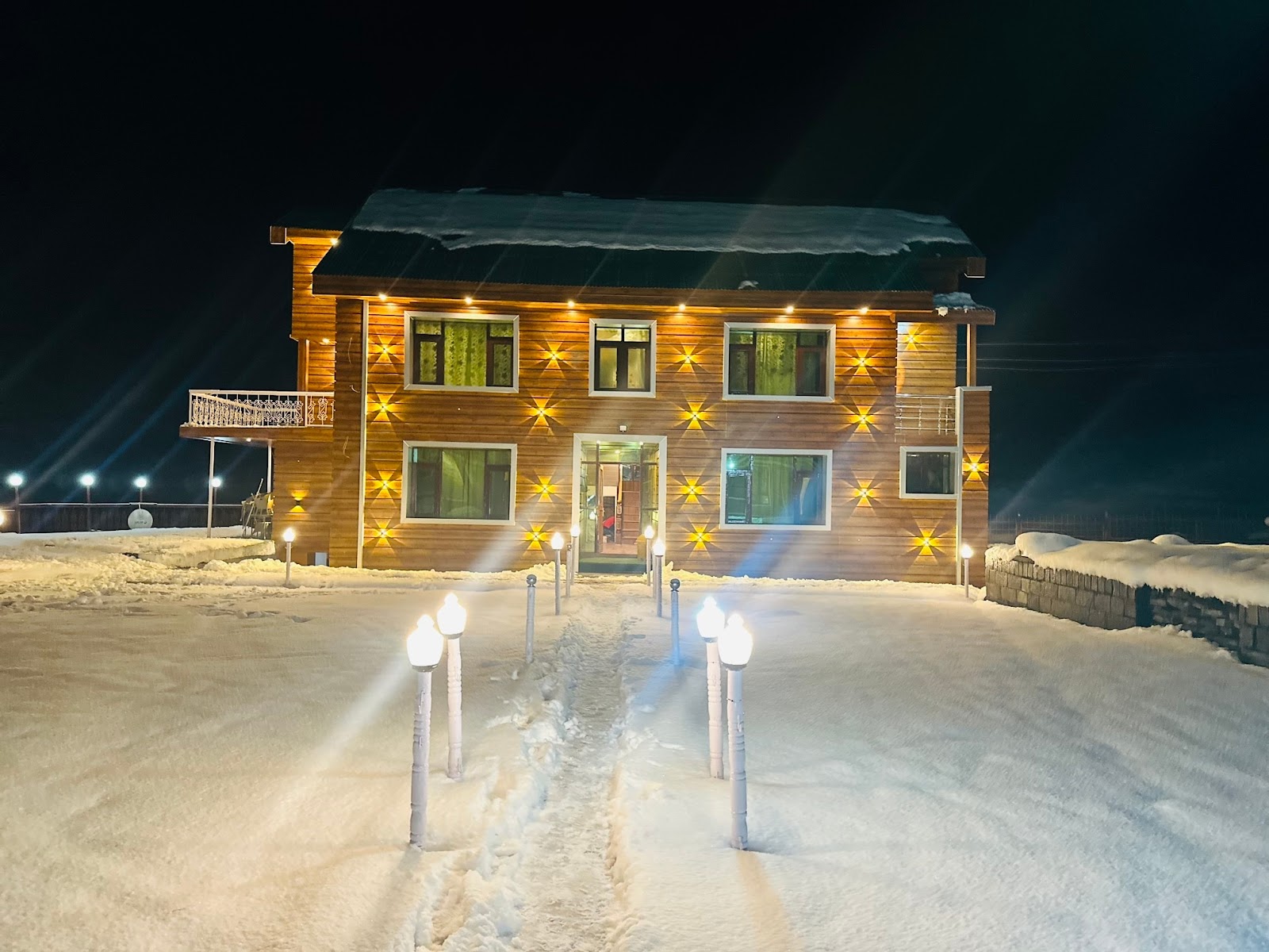 Thajwas Glacier Hotel