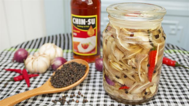 Tai Heo Ngâm Nước Mắm