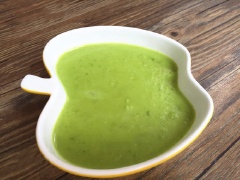 Món soup đậu Hà Lan kem sữa tươi không chỉ ngon miệng mà còn rất dễ tiêu. Vị béo của kem sữa tươi quyện cùng đậu Hà Lan xay bùi bùi hấp dẫn. Bạn có thể chuẩn bị món soup đơn giản này cho các bữa ăn dặm của trẻ nhé!