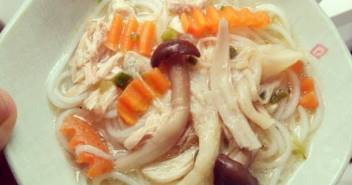 Bún gà nấu nấm cho bé