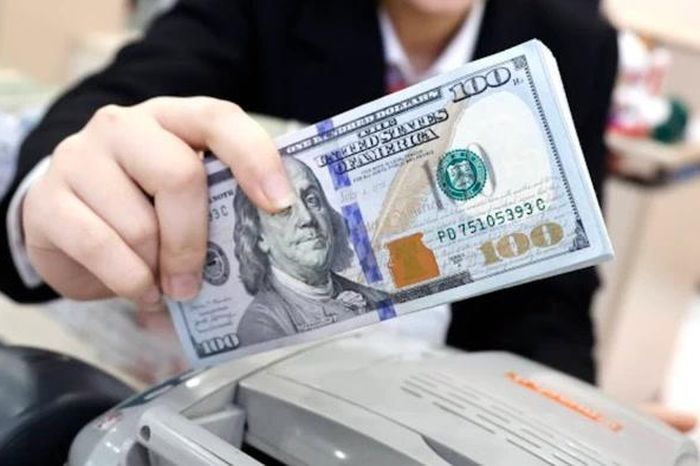 Đô la Mỹ trên thị trường tự do sát mốc 28.000 đồng - Đài Phát thanh và truyền hình Hà Nội