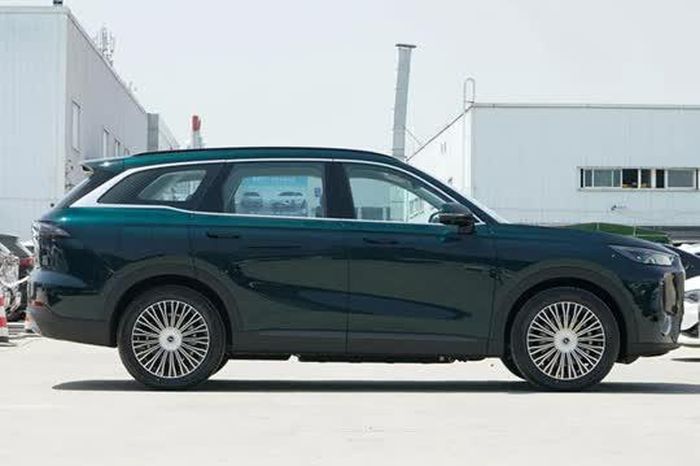 SUV 7 chỗ động cơ PHEV, công suất 360 mã lực, giá hơn 460 triệu đồng - Tạp chí Doanh Nghiệp Việt Nam