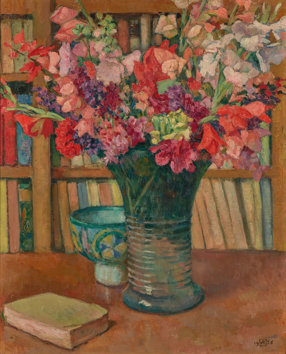 Mélange de fleurs devant une bibliothèque ou Grand bouquet 1926