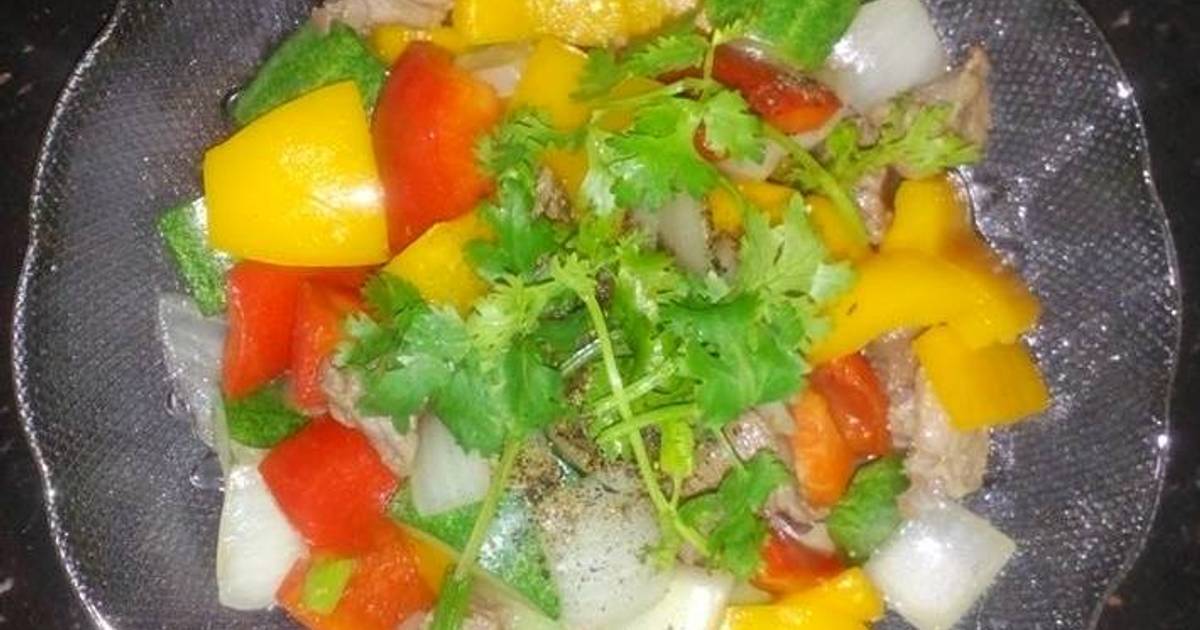 Thịt đà điểu xào ngũ sắc (ớt chuông xanh, đỏ, vàng, dưa leo, hành tây)
