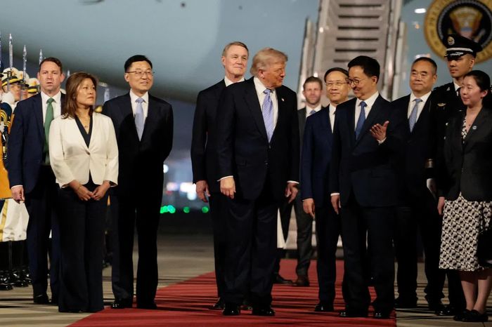 Màn đón ông Trump ở sân bay của Trung Quốc gửi thông điệp gì? - Tạp chí Tri thức